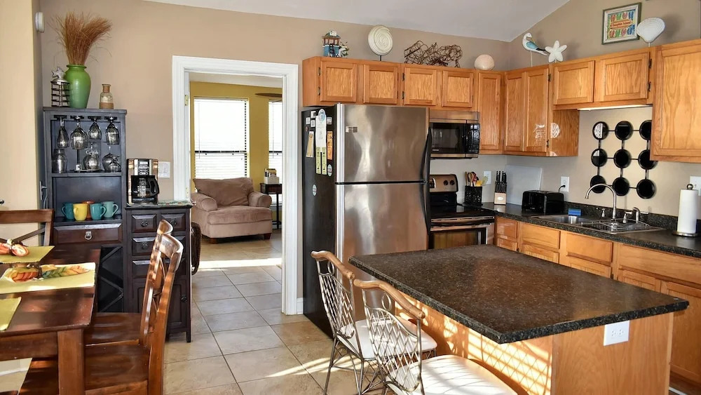 Knee Deep - 105 Shell Ct