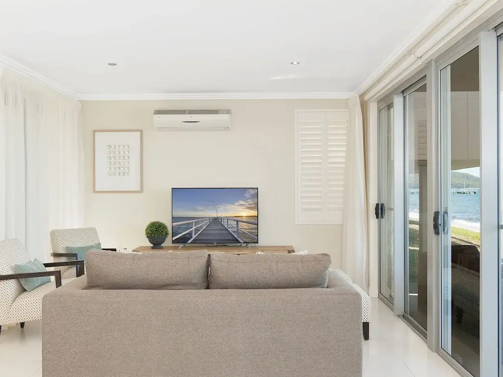 Soldiers Point Road, 2, 163, Seaside Splendour