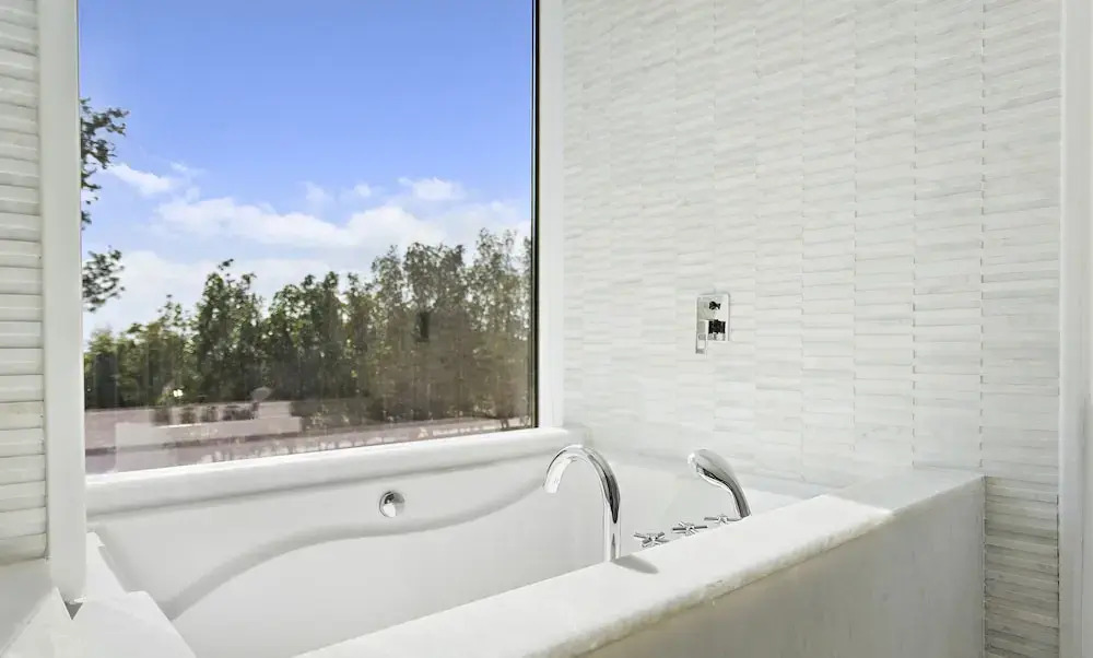 WelHome - Extraordinary Giant Water Villa on Nurai Island
