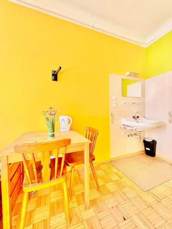 Affordable Central Rooms Near U3