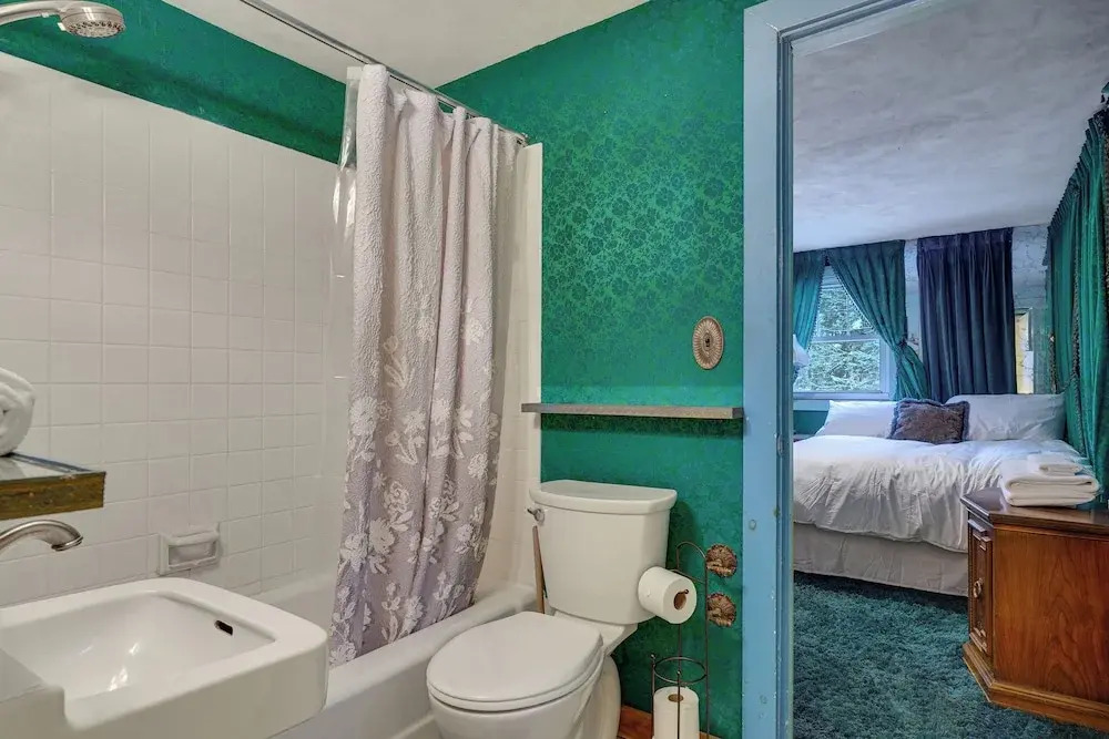3 Mi to Mount Snow: Spacious West Dover Home