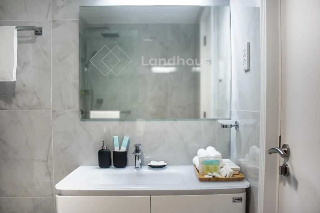 Luxe Studio Near Discovery Gardens Metro Station