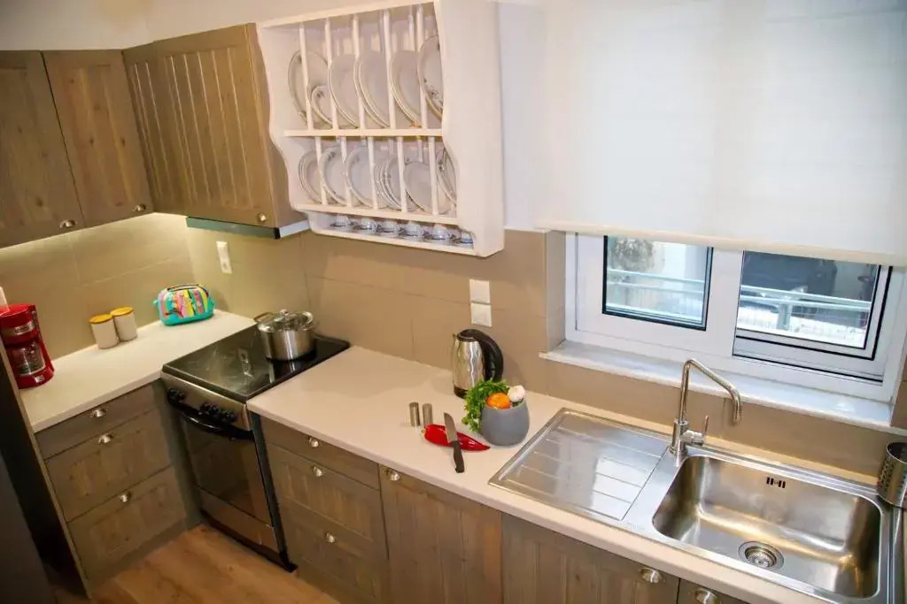 Aroura Homes Garden House 2BR 2BA Free Parking
