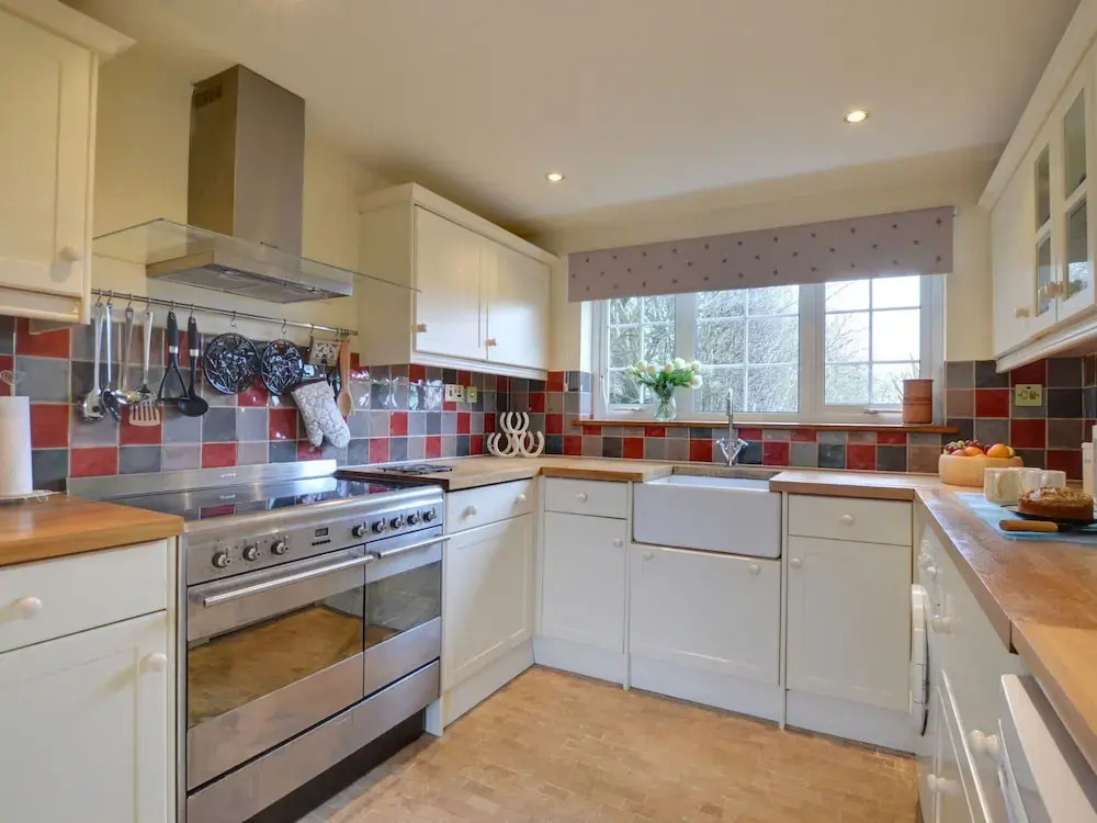 Vintage Holiday Home in Woodchurch With Parking