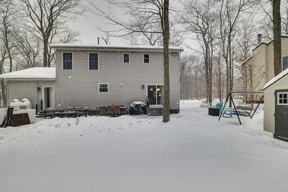 Pennsylvania Home w/ Hot Tub: 7 Mi to Kalahari!