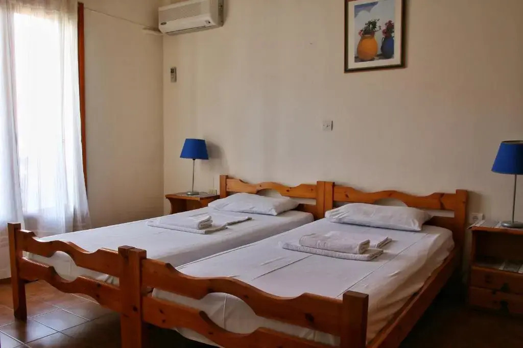 Seaview- 2 Space - selfcatering Apartment - Helen No 3