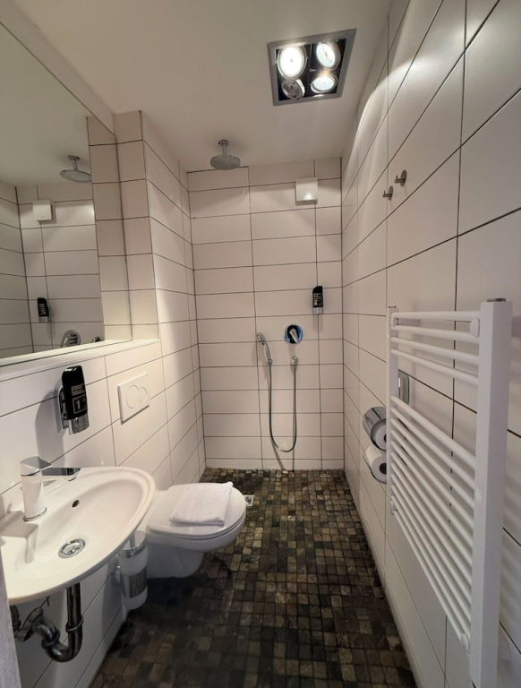 URBAN OAK Smart Stay