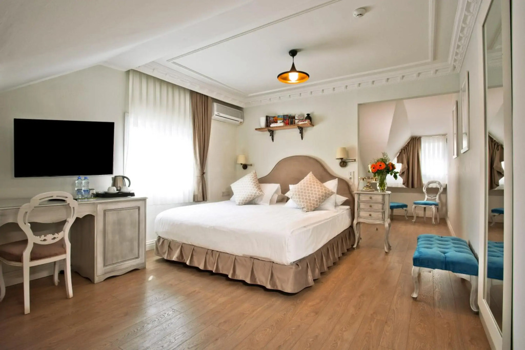 Villa Blanche Hotel SPA & Garden Pool