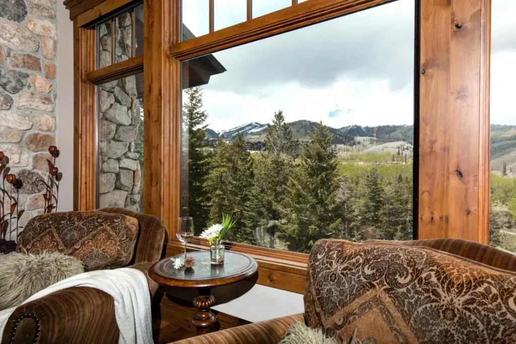 Lookout Drive 5 Bedrooms PLO-6599 by KBM
