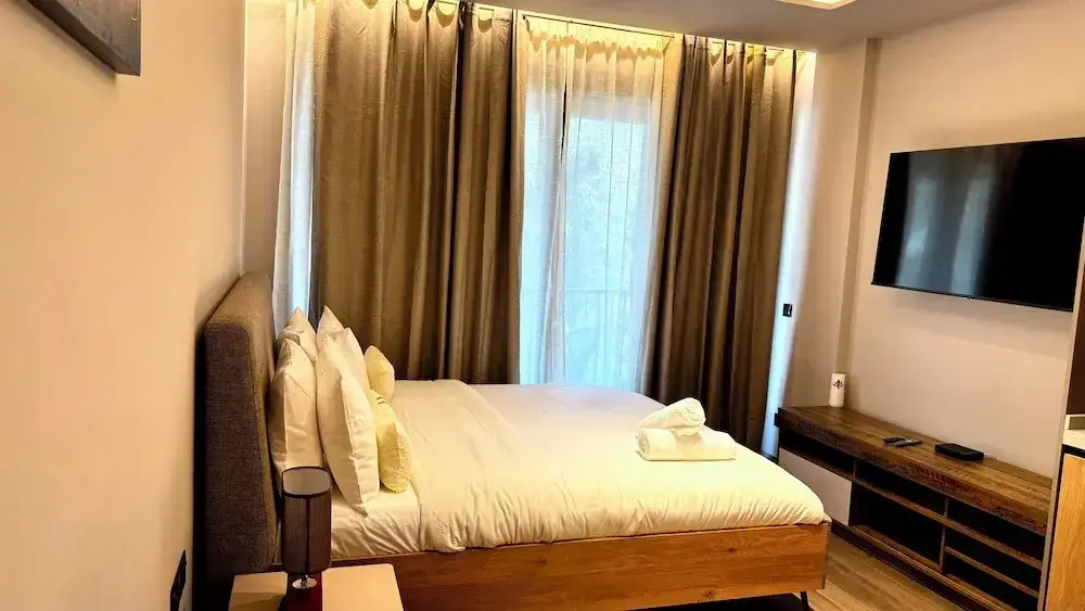 Elite Luxury Suites at The Diamond in City