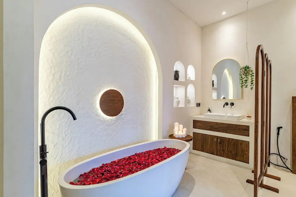 Amara Suite 2 by Orivista, Exclusive Couples Suite
