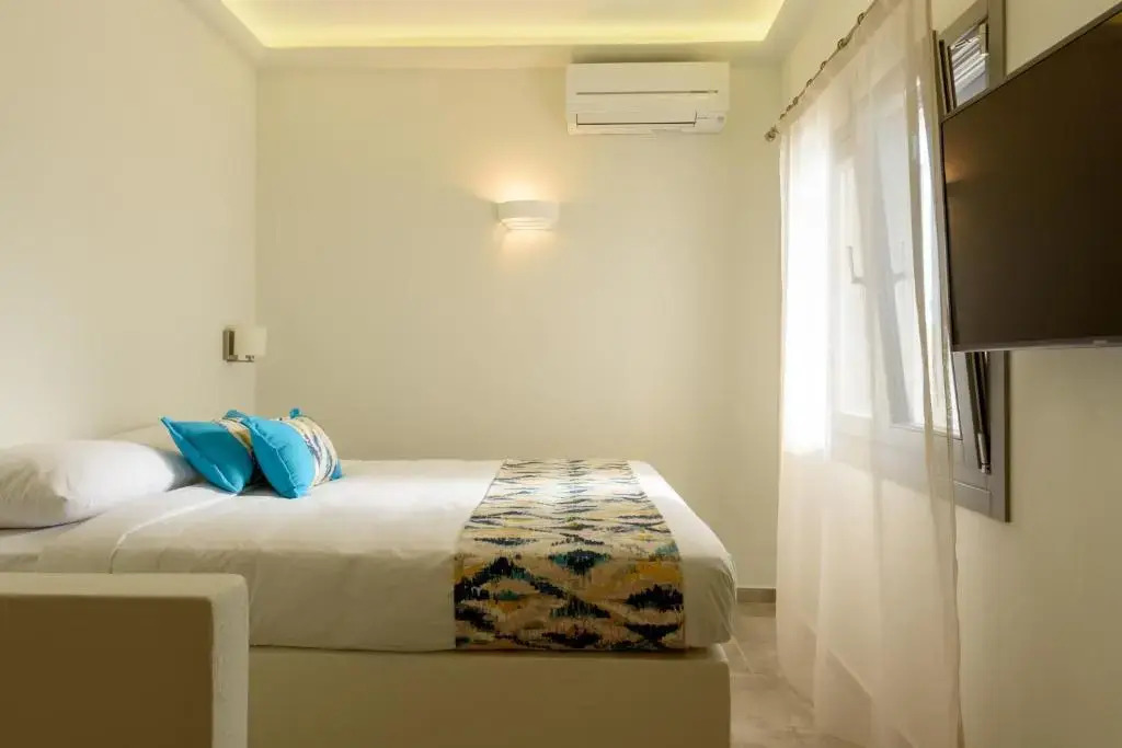 Enalion White Suites Oia