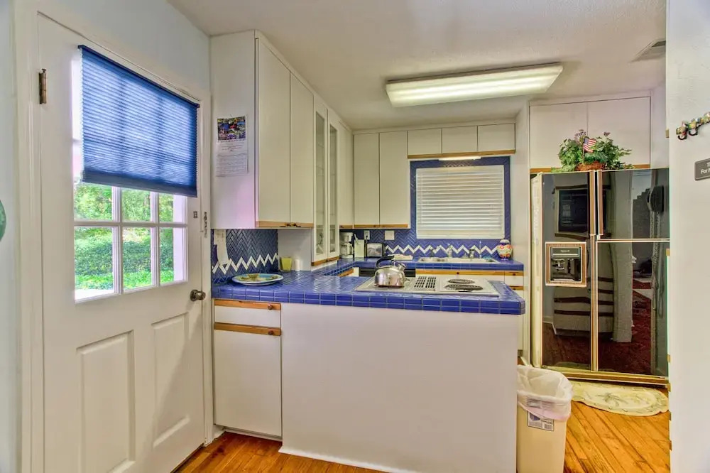 1 East Beach Causeway by Hodnett Cooper
