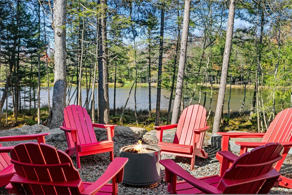 Luxe Lakefront 10min2jfbb w Beach Gameroom Firepit