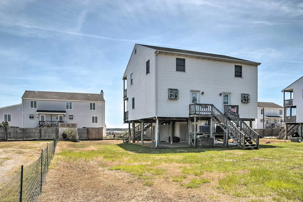 Chincoteague Townhome w/ Pony Views From Deck!