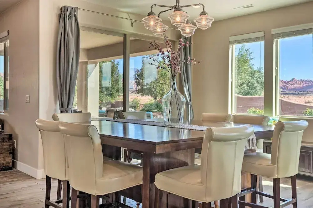 Utah Home w/ Pool & Hot Tub Access, Mtn Views!