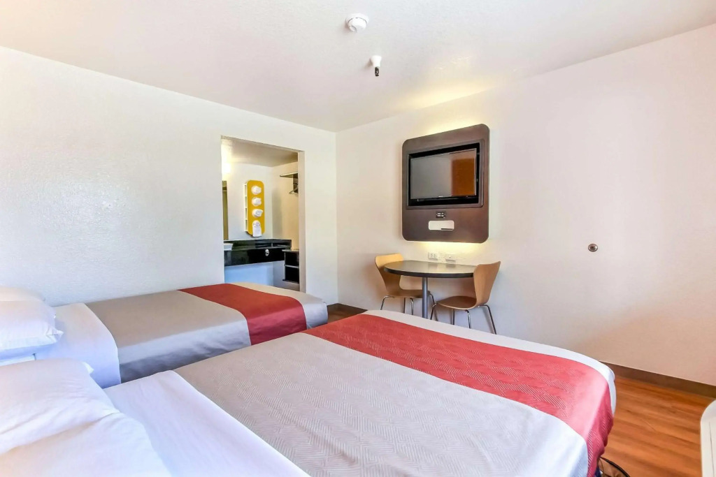 Hotel B5 -Watsonville