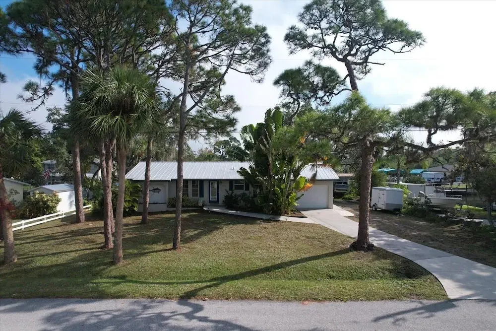 Pcr9170 - Englewood 2 Bedroom Canalfront Pool Cottage