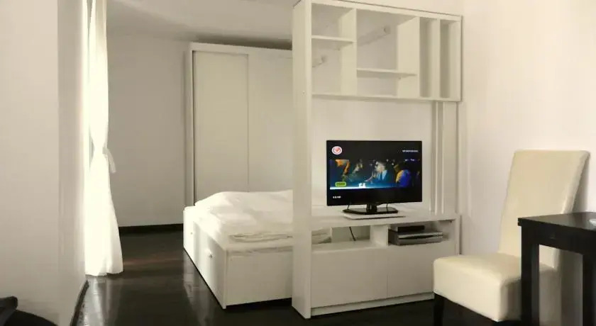 Old City 3BR 100sqm - Bright & Spacious - Renovated 2026