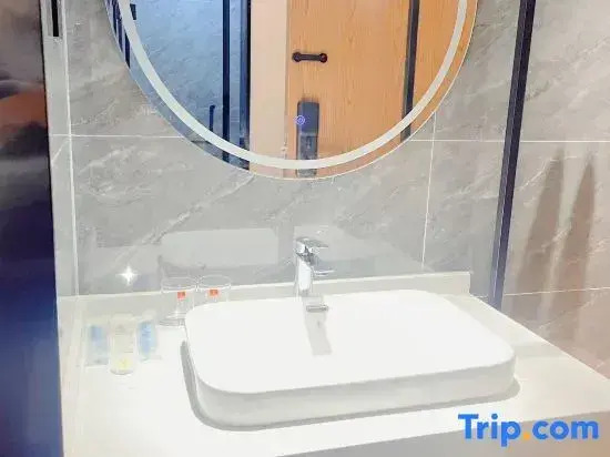 GreenTree Inn Express Hotel (Lanzhou Zhongshan Bridge Xiguan Subway Station)