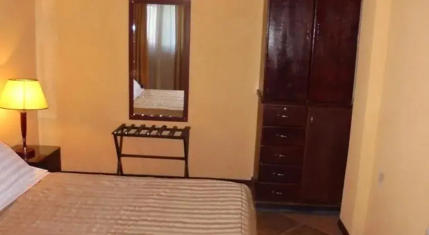 The Lions Den Hotel