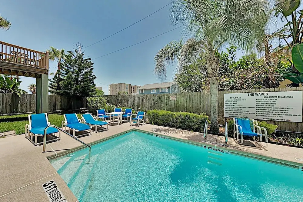Bright Beach W/ Pool - Steps To The Sand! 2 Bedroom Condo