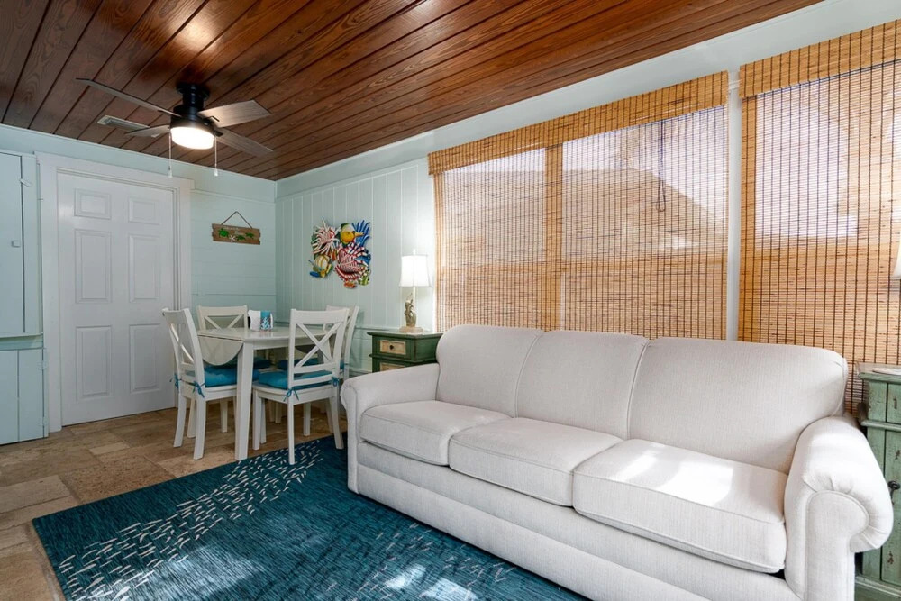 Turtle s Nest Pool Home Hot Tub Walking Distance to the Beach - 821 E 11th