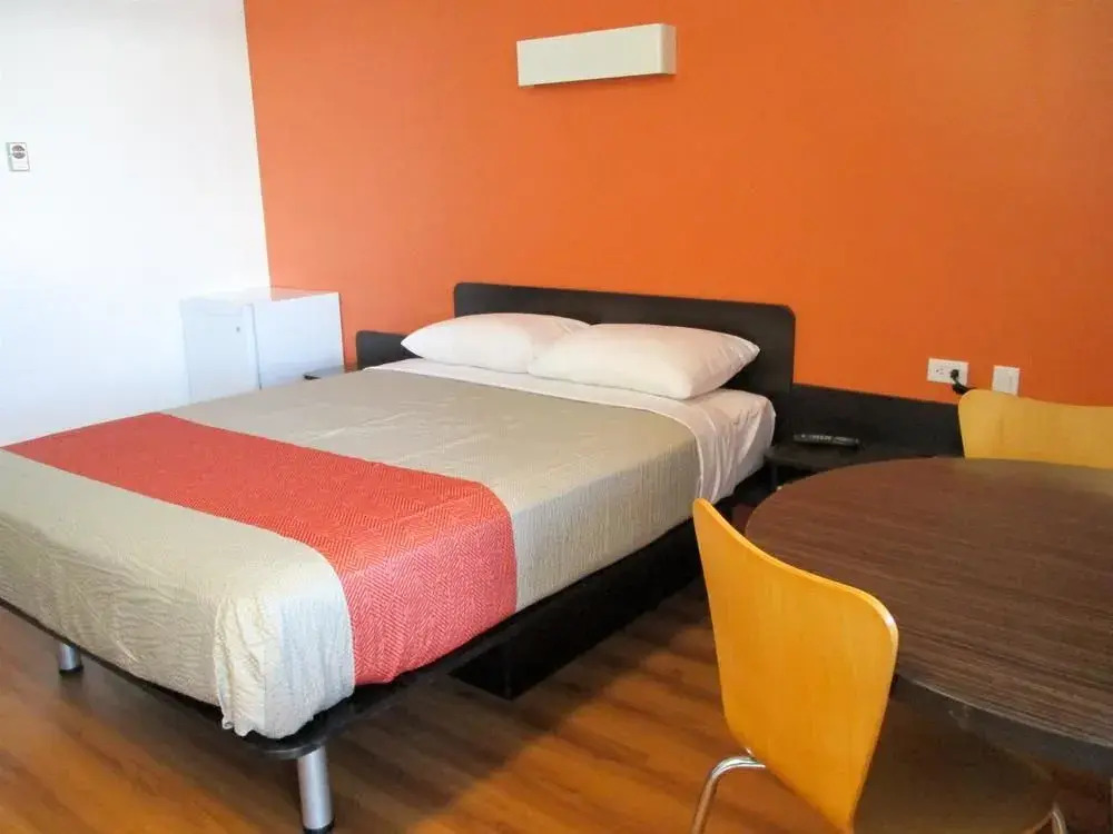 Skyline Motel