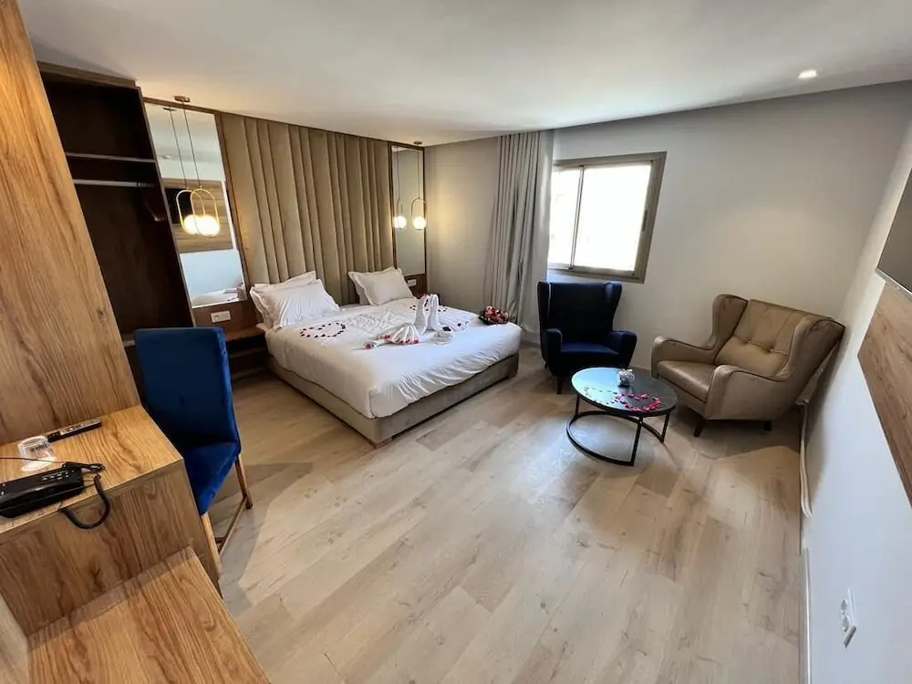 Fajr Hotel