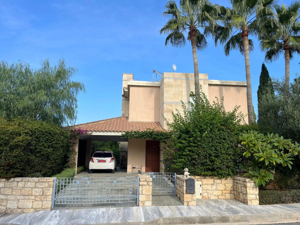 Amoroza Beach Villa