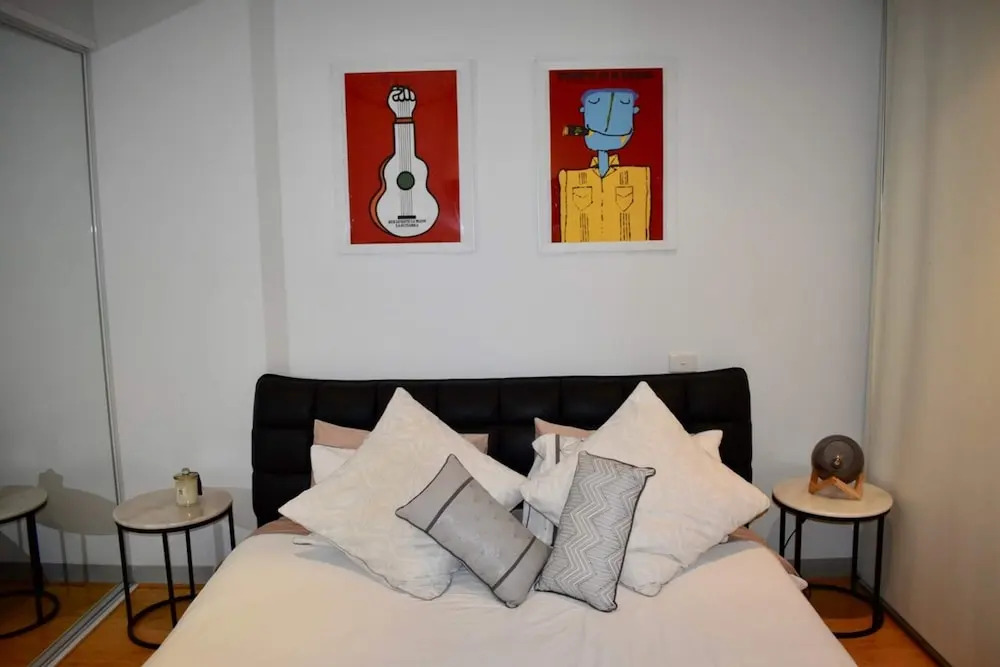 Spacious 1 Bedroom Apartment in the Heart of Melbourne's CBD