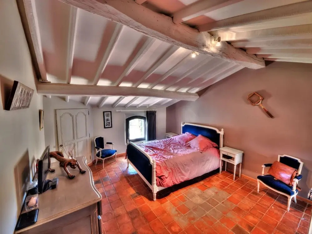 Beautiful Character House With Private Pool and High-end Services