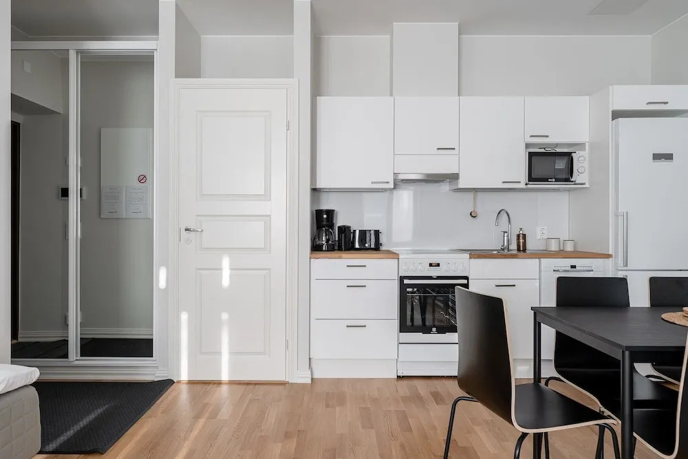 Main Square Renovated Apt, Sauna and Parking
