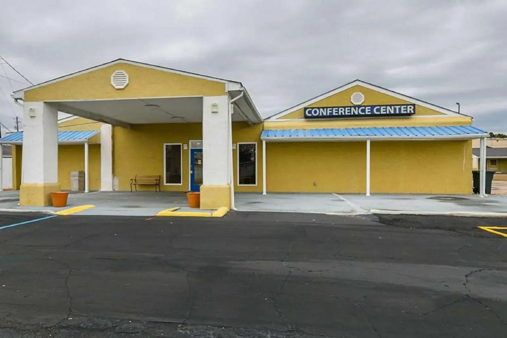 Hilcrest Inn & Suites