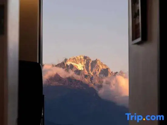 Hengdi • Ancient Path Divine Spring Cultural Hotel (Lijiang Gucheng Big Waterwheel)