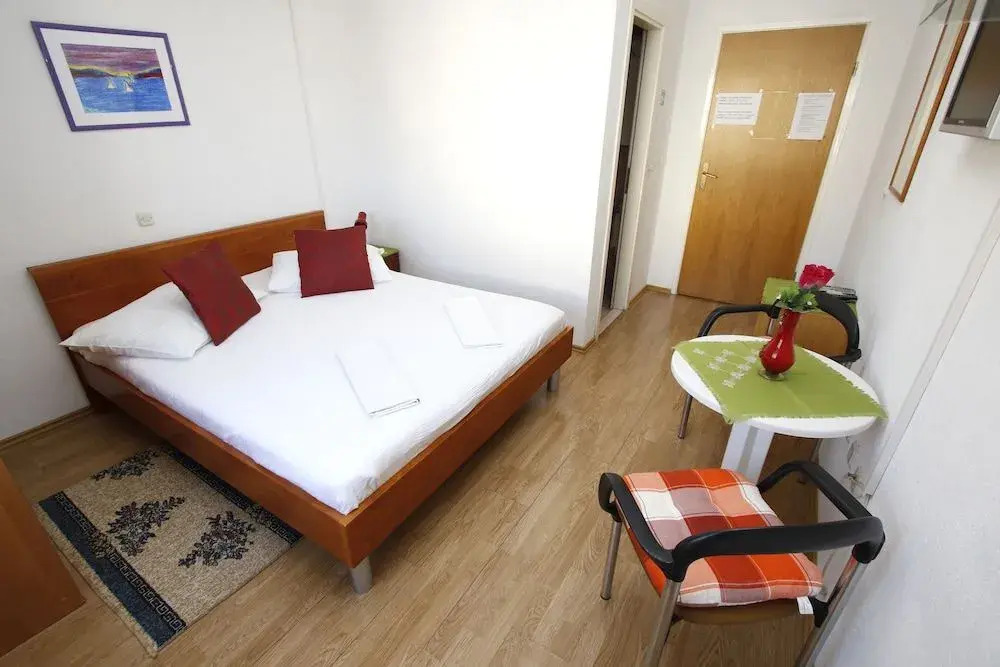 Kiwi Apartment