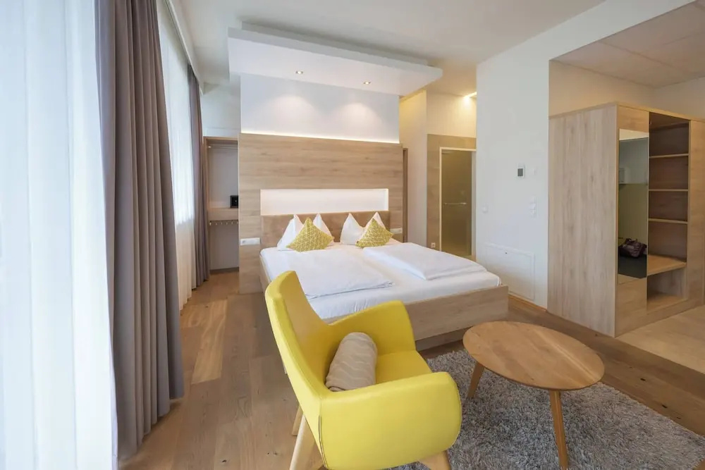 Comfort Studio With King-size Bed for 2 People 24-7 Check-in