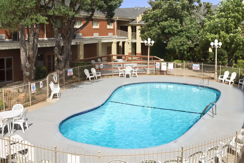 Days Inn by Wyndham Lawton