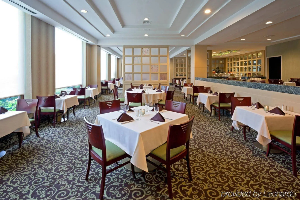 DoubleTree by Hilton New York-LaGuardia