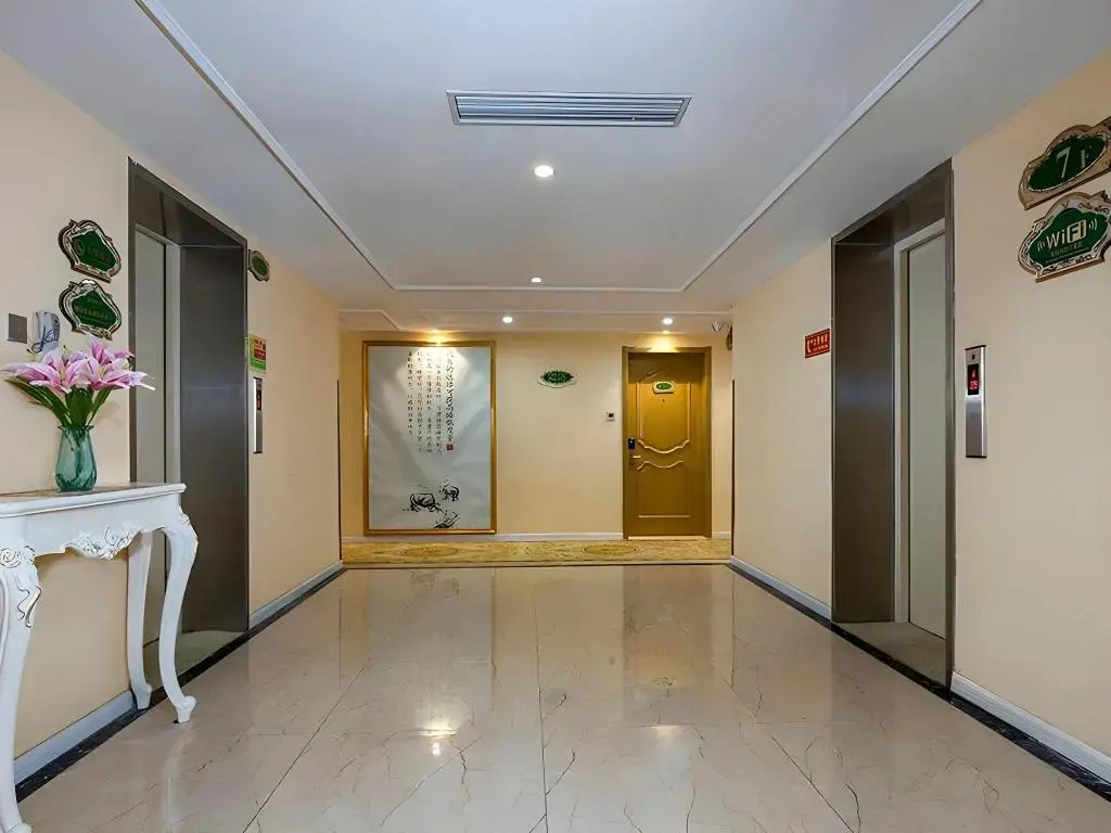 Vienna 3 Best Hotel (inan Changqing University Town)
