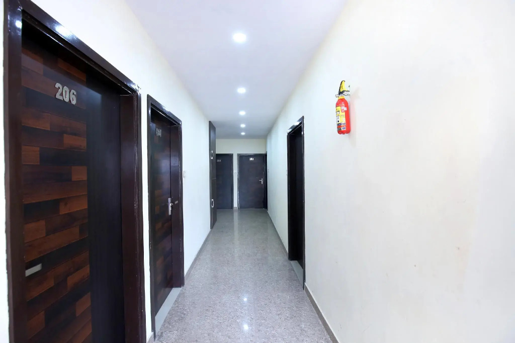 OYO 22332 Hotel Zs