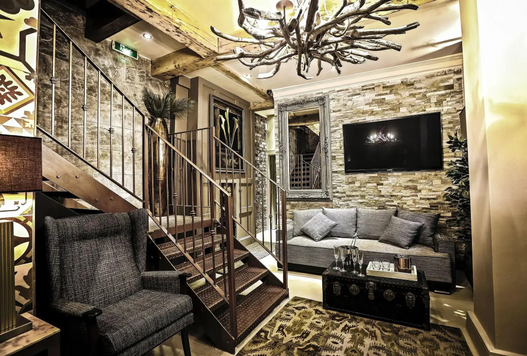 The Cow Hollow Hotel