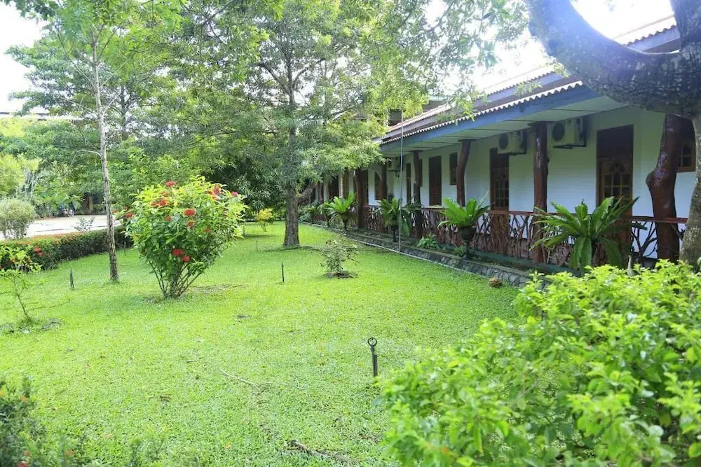 Flamingo Lake Resort Tissamaharama