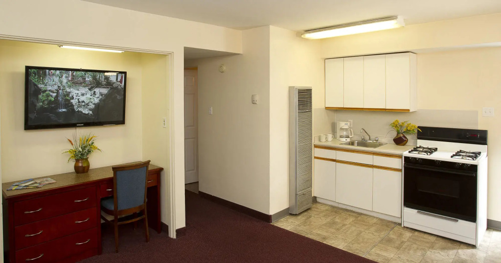 Scotts Inn & Suites