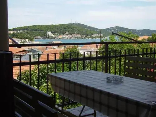 Apartment Žare