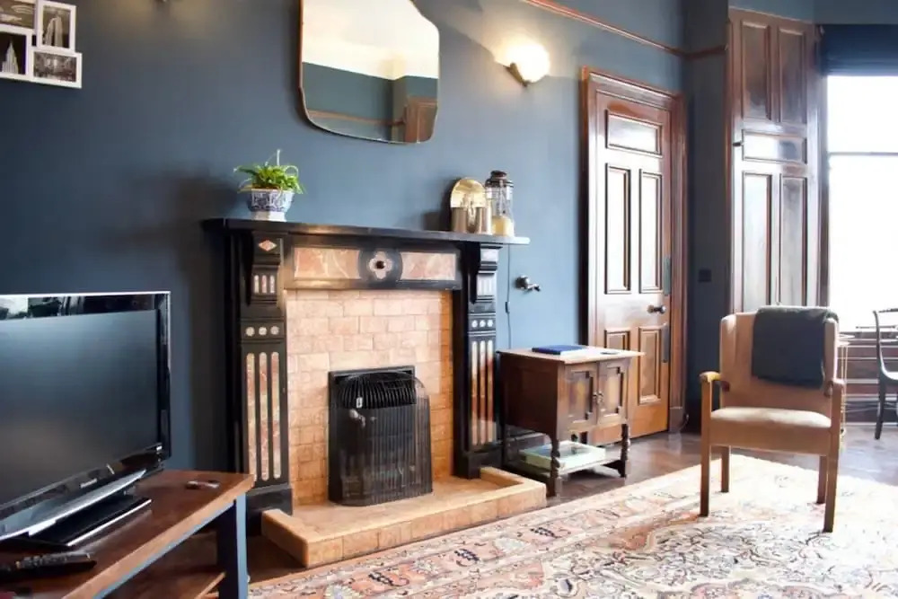Bright & Spacious One Bedroom Flat Near Leith
