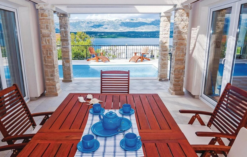 Five-Bedroom Holiday Home In Novigrad