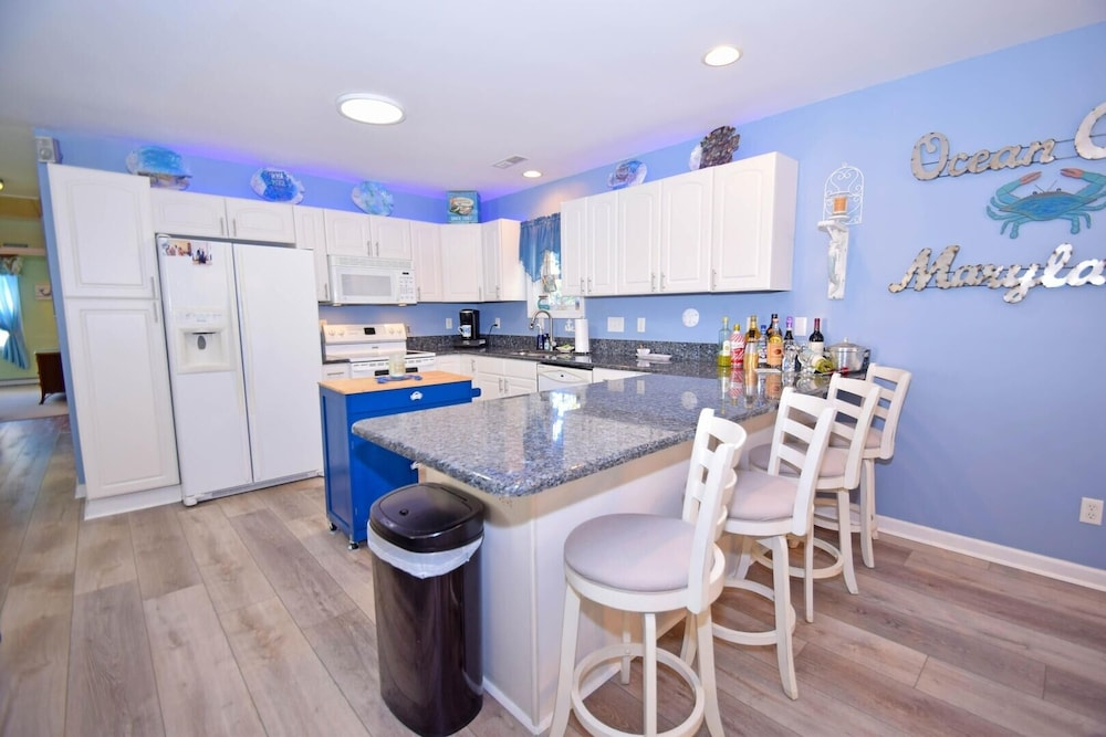 Montego Bay-colonial Drive 13339 3 Bedroom Home
