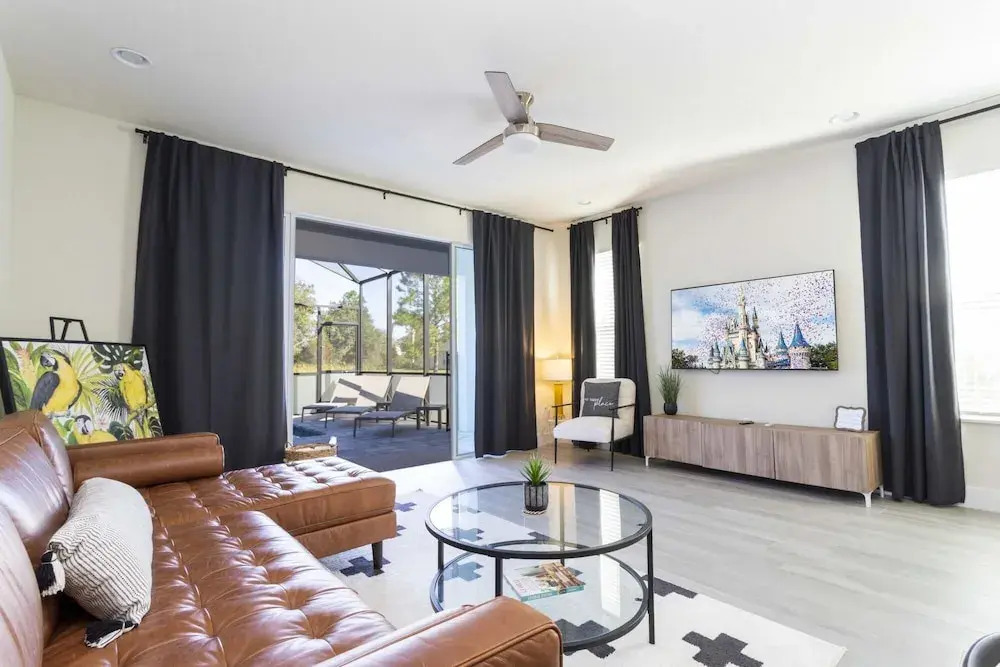 Elegant Townhome Near Themed Parks