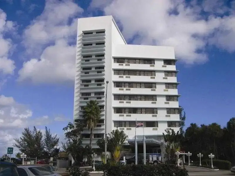 Howard Johnson Plaza Dezerland Beach & Spa